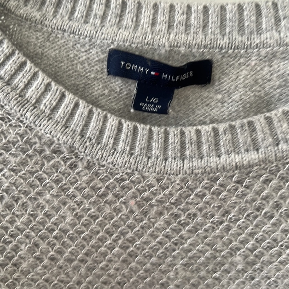 Cute sweater 🤍 - Picture 2 of 6